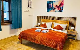 Stylový apartmán u Velkého náměstí 2, Wi-Fi, Netflix, vana